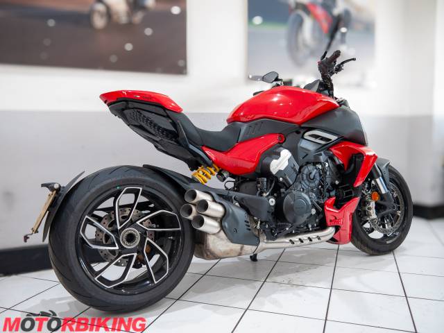 2025 Ducati DIAVEL V4 Photo #3