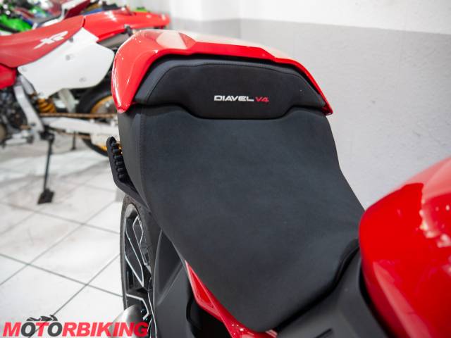 2025 Ducati DIAVEL V4 Photo #7