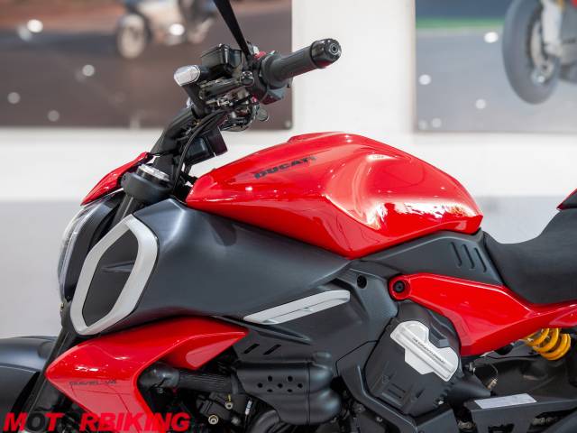 2025 Ducati DIAVEL V4 Photo #9