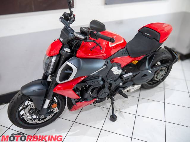 2025 Ducati DIAVEL V4 Photo #10