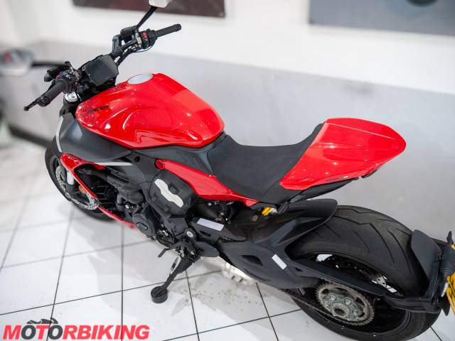 2025 Ducati DIAVEL V4 Photo #11