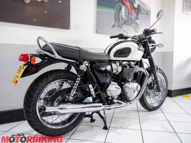 2017 Triumph BONNEVILLE T120 Photo #3
