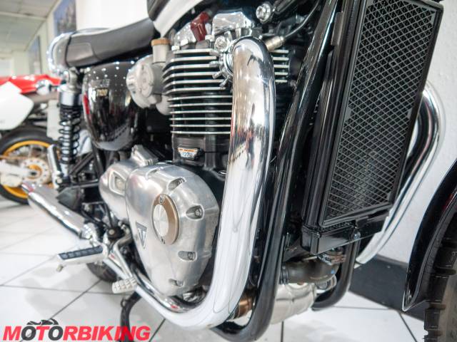 2017 Triumph BONNEVILLE T120 Photo #10