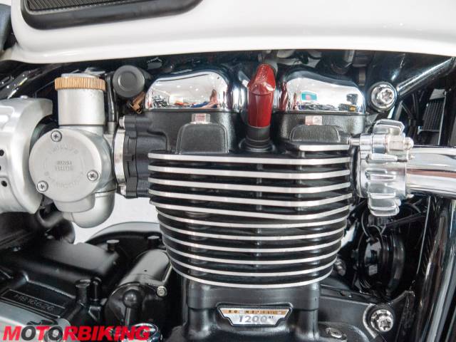2017 Triumph BONNEVILLE T120 Photo #11