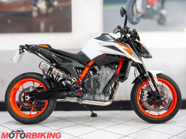 2021 KTM 890 DUKE R Photo #1