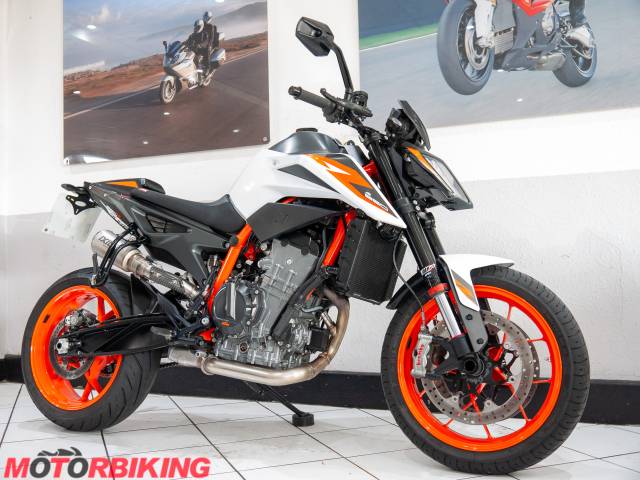 2021 KTM 890 DUKE R Photo #2