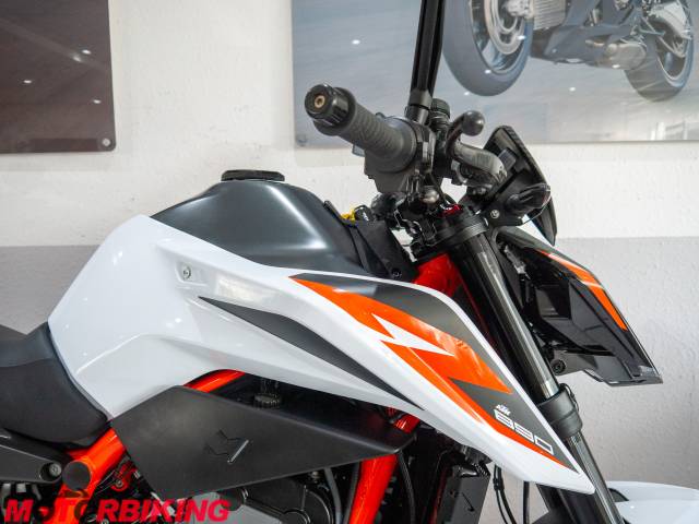 2021 KTM 890 DUKE R Photo #10