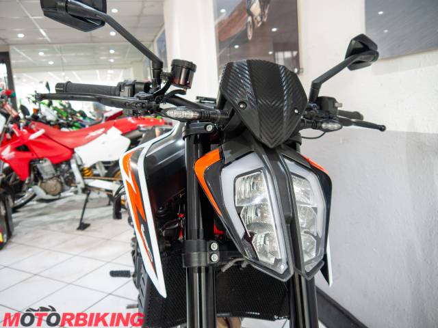 2021 KTM 890 DUKE R Photo #14