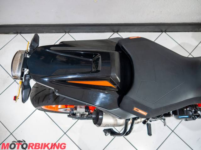 2021 KTM 890 DUKE R Photo #15