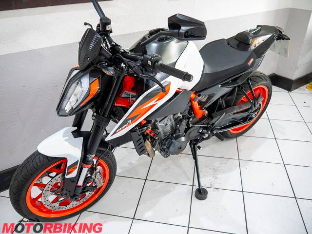 2021 KTM 890 DUKE R Photo #18