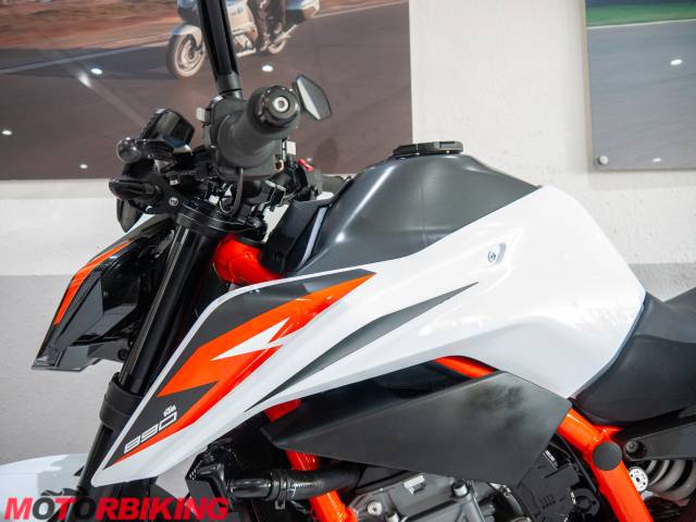 2021 KTM 890 DUKE R Photo #20