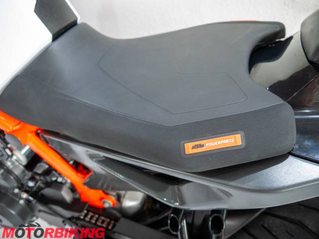 2021 KTM 890 DUKE R Photo #22