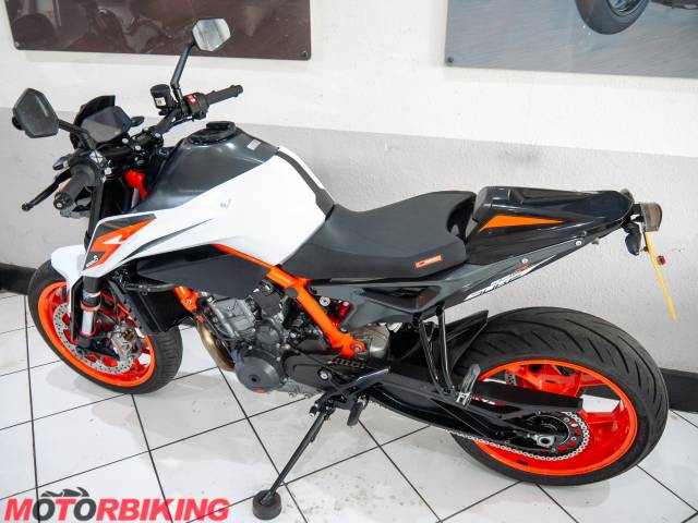2021 KTM 890 DUKE R Photo #24