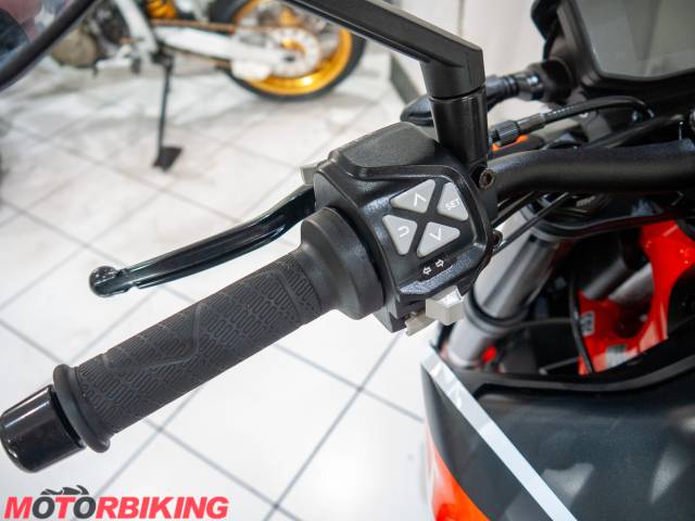 2021 KTM 890 DUKE R Photo #25