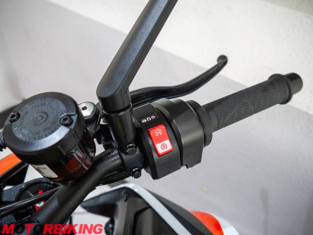 2021 KTM 890 DUKE R Photo #29