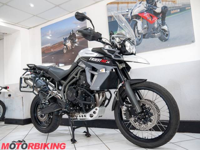 2017 Triumph TIGER 800 XCx Photo #2