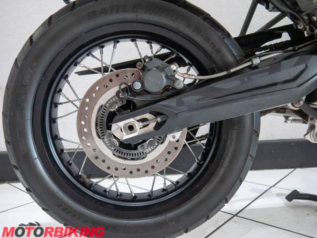2017 Triumph TIGER 800 XCx Photo #11