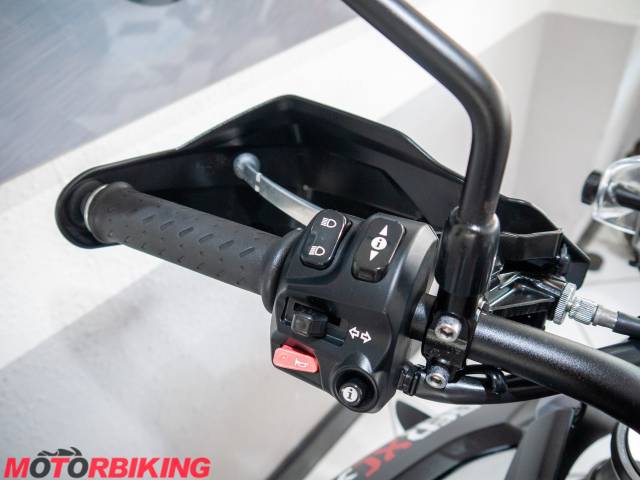 2017 Triumph TIGER 800 XCx Photo #16