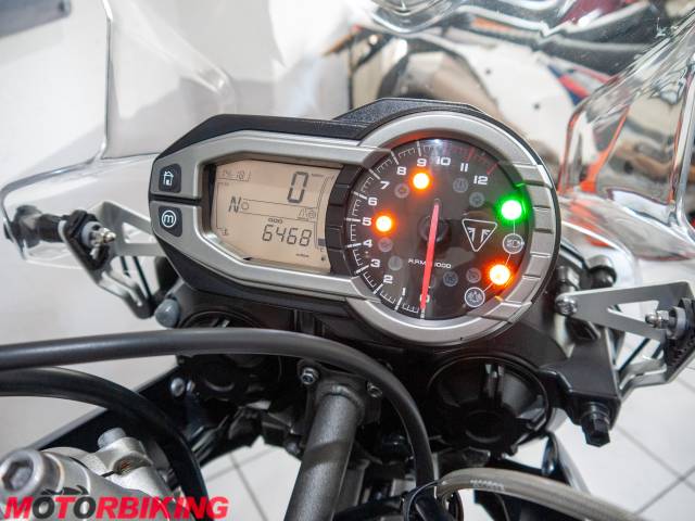 2017 Triumph TIGER 800 XCx Photo #17