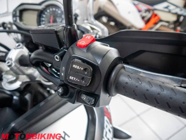 2017 Triumph TIGER 800 XCx Photo #18