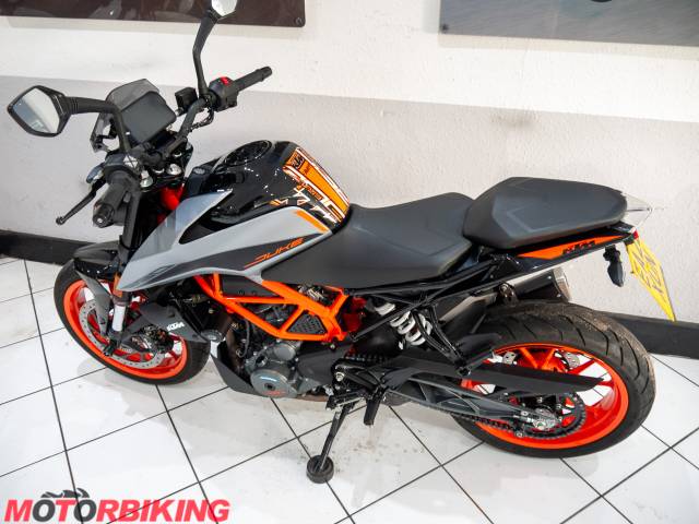 2022 KTM 390 DUKE Photo #24