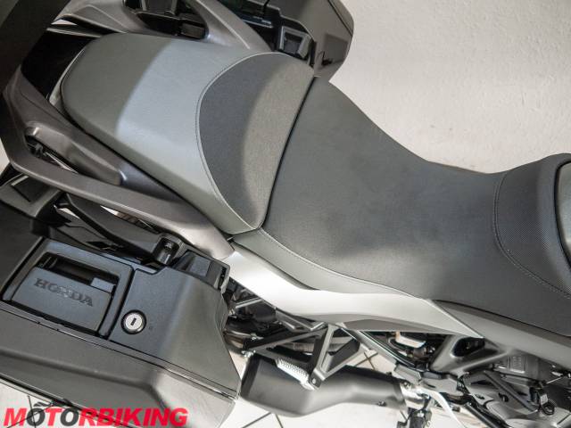 2022 Honda NT1100 Photo #20