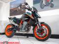2022 KTM 890 DUKE  R Photo #2