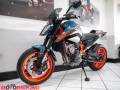 2022 KTM 890 DUKE  R Photo #14