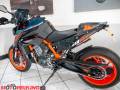 2022 KTM 890 DUKE  R Photo #21